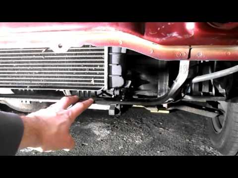 Video: Si e mbushni një radiator Ford Fiesta?