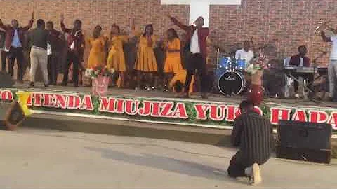 Viti havifai tena - Mathias Kapenda live at Nguvu ya roho mtakatifu katika Ibada