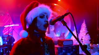 Video thumbnail of "The Distillers - Sunsets - Live"