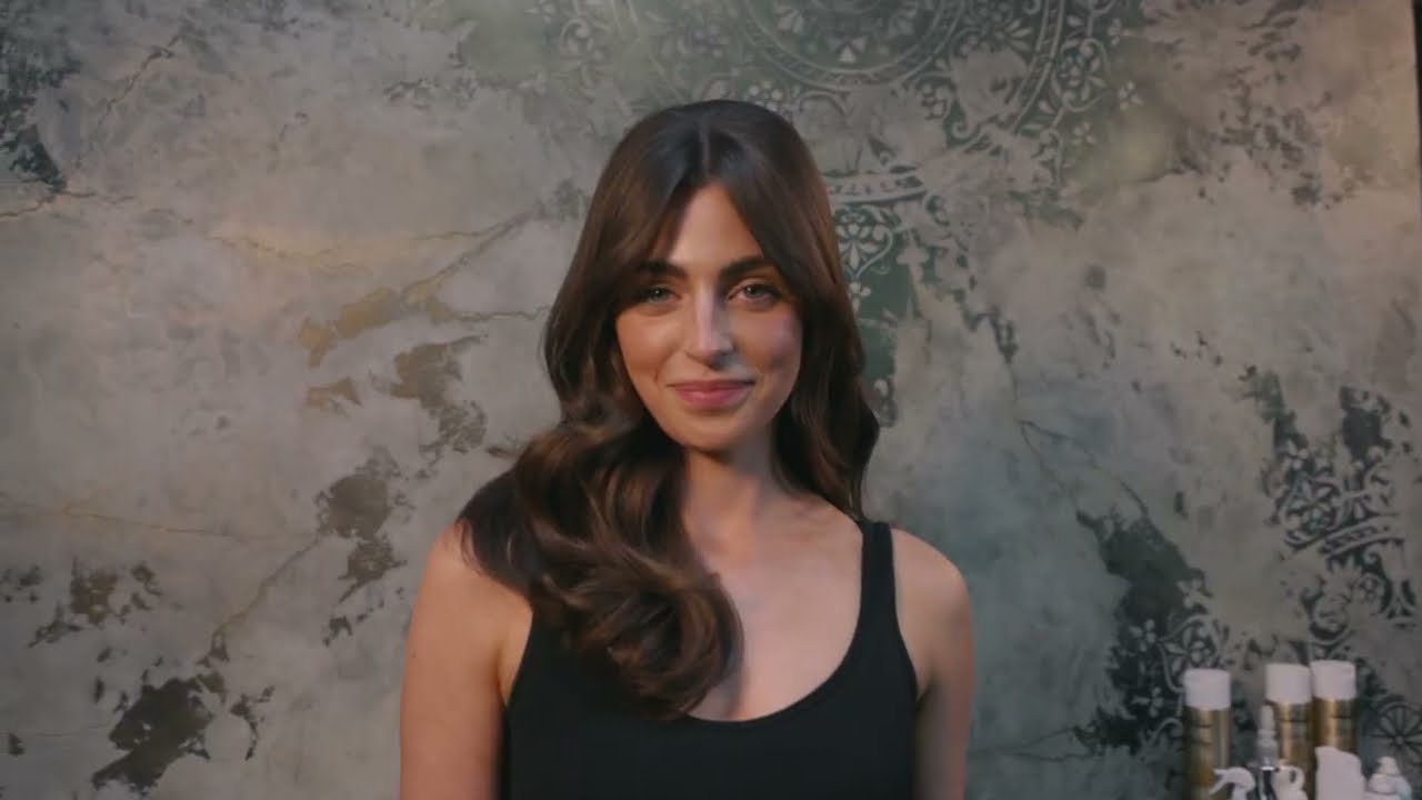 Glossy waves, perfected. Watch as our Creative Director @lukepluckrose recreates the look he styled for Anne Hathaway at the Moncler show in Courchevel. Using @ghdhair and @lorealpro_education_uki styling favourites, Luke builds soft curls with natural movement and 60s-inspired volume for a polished, modern finish.

Products and tools used: ghd Chronos Curve Classic Tong; L’Oréal Professionnel Tecni.Art Shine Spray and Super Dust; tail comb; brush.

Top tips include setting curls in alternating directions for natural movement, allowing curls to cool before dressing out, lifting at the crown for soft volume, and brushing through for a smooth, glossy finish.

#SaksPro #ILoveSaks #SaksHair #HairTutorial #annehathaway #waveshowto