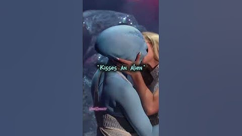 Sabrina Carpenter Performed with an ALIEN at the VMAs?! 👽✨#sabrinacarpenter #shorts