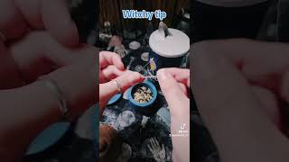Famous Witchy tip pin box Profile