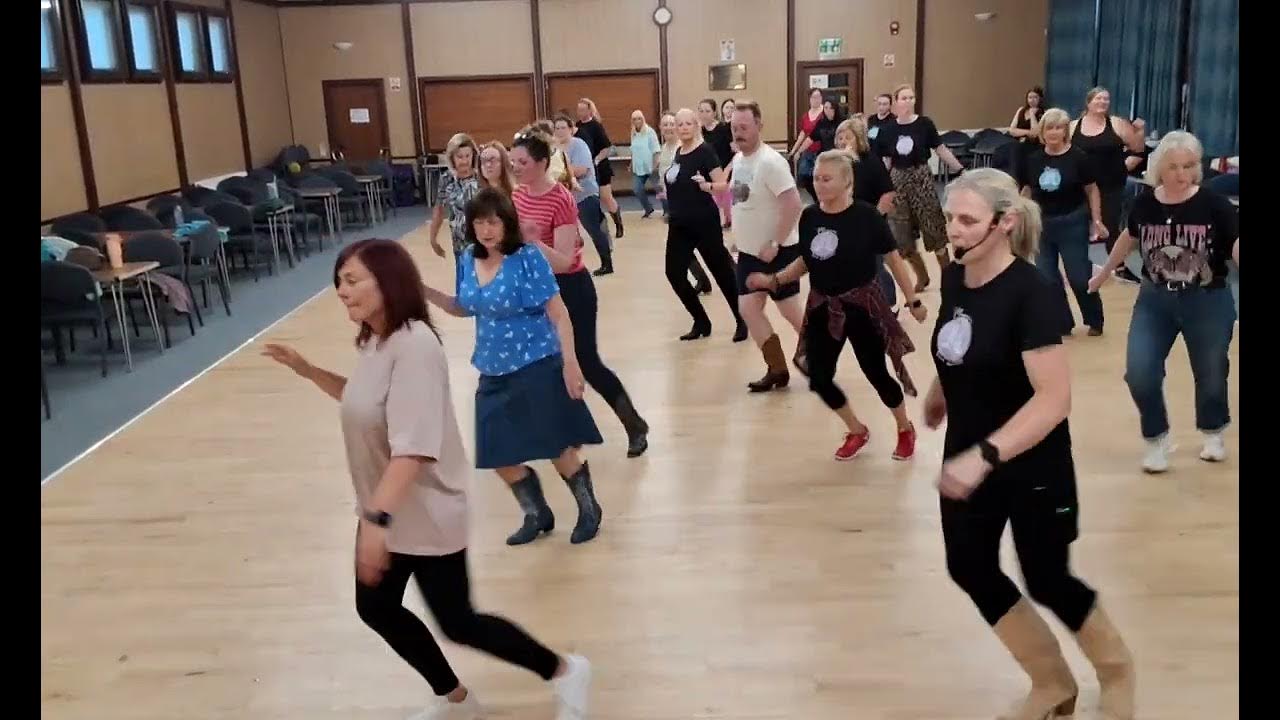 Mucara walk (line dance demo) Mucara walk (line dance demo)
