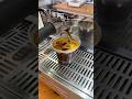 Voici Comment Les Baristas Préparent Un Long Black Glacé à Emporter Dans Notre Bar à Expresso mp3