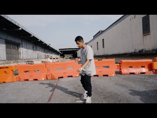 在 YouTube 上觀看「Turbo TB - Trophy (Official Video)」