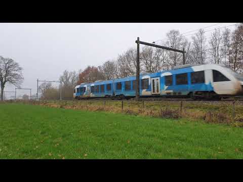 Keolis Blauwnet stoptreinen richting Zutphen en Oldenzaal t.h.v. Hengelo Oost [28-11-2020]
