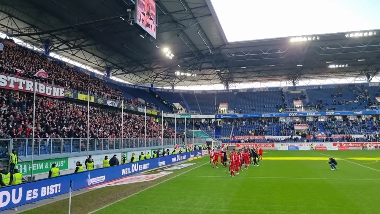 MSV Duisburg - Rot Weiss Essen 1:2 28.10.2023 Gäste Support Ultras Essen nach dem Spiel