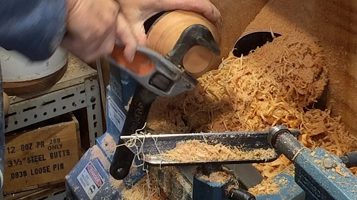 Richard Raffan gets a jammed blank off a screw chuck