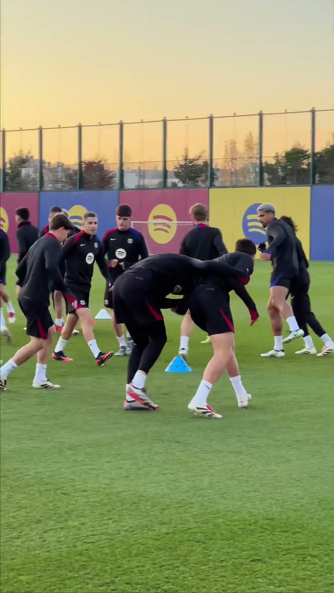 Good vibes in training ☺️  #fcbarcelona #football #shorts