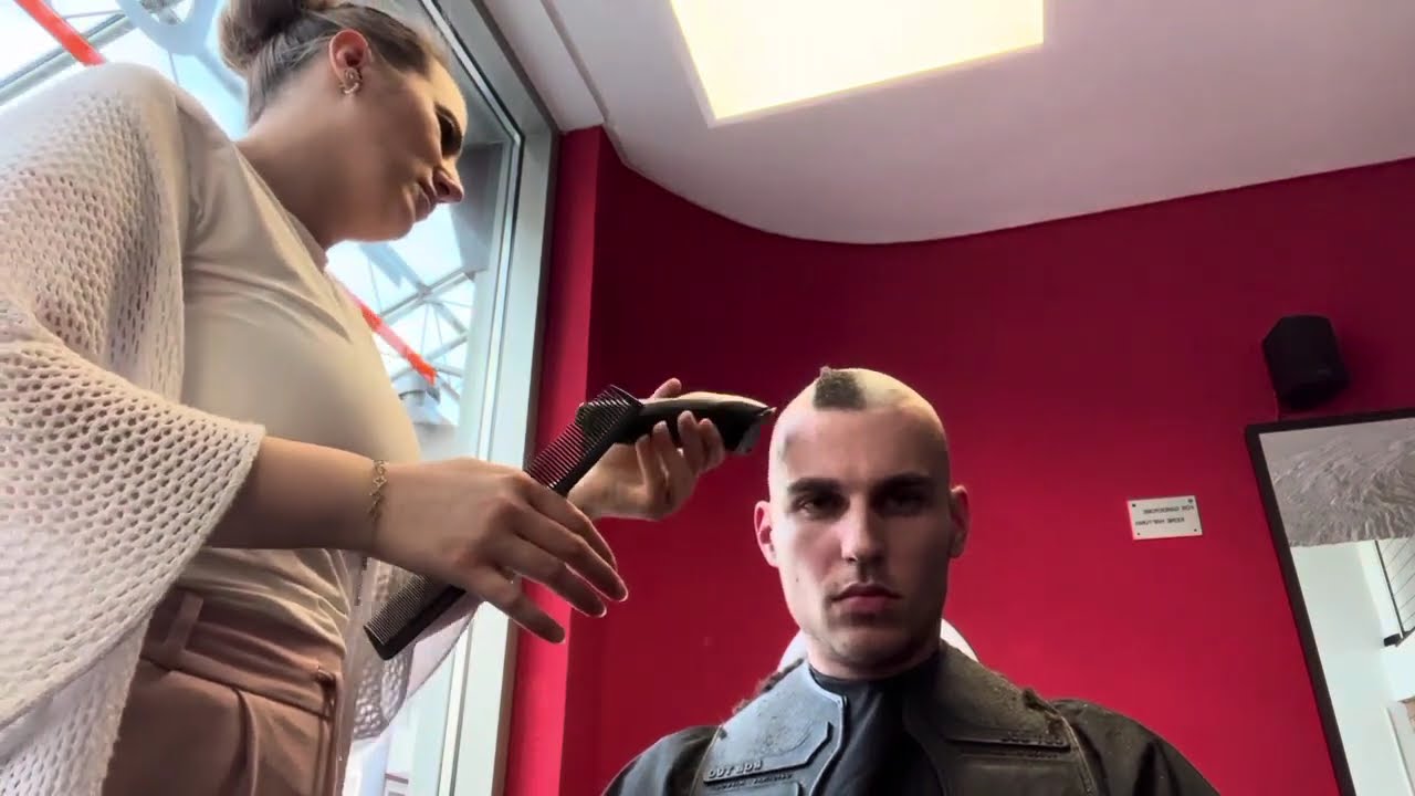 Beautiful barberette removes guard and gives a tight ZERO headshave for summer