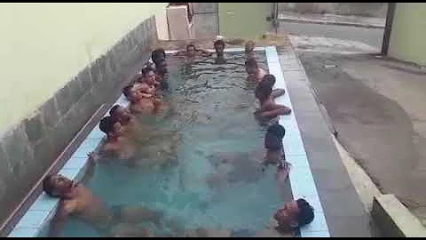 Como relaxar na água?
