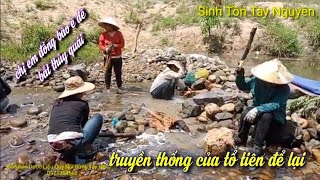 Chị em đồng bào ê đê Tây Nguyên bắt cá kiểu của người tiền sử xa xưa.l Sinh tồn Tây Nguyên.