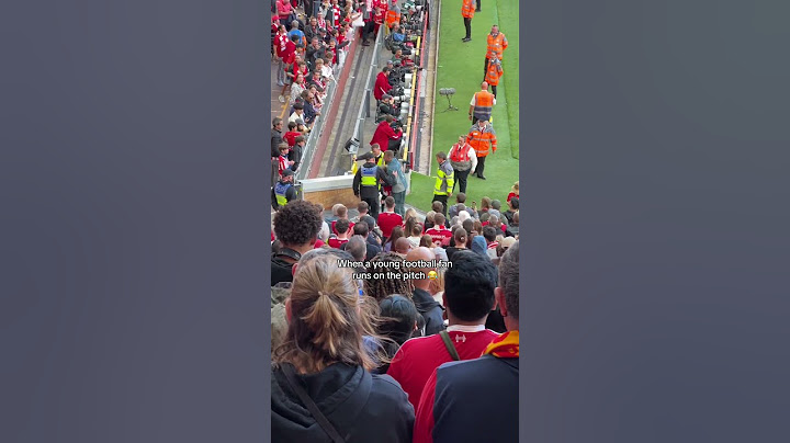A young football fan runs onto the pitch and misbehaves.#football #shorts #shortvideo #liverpool