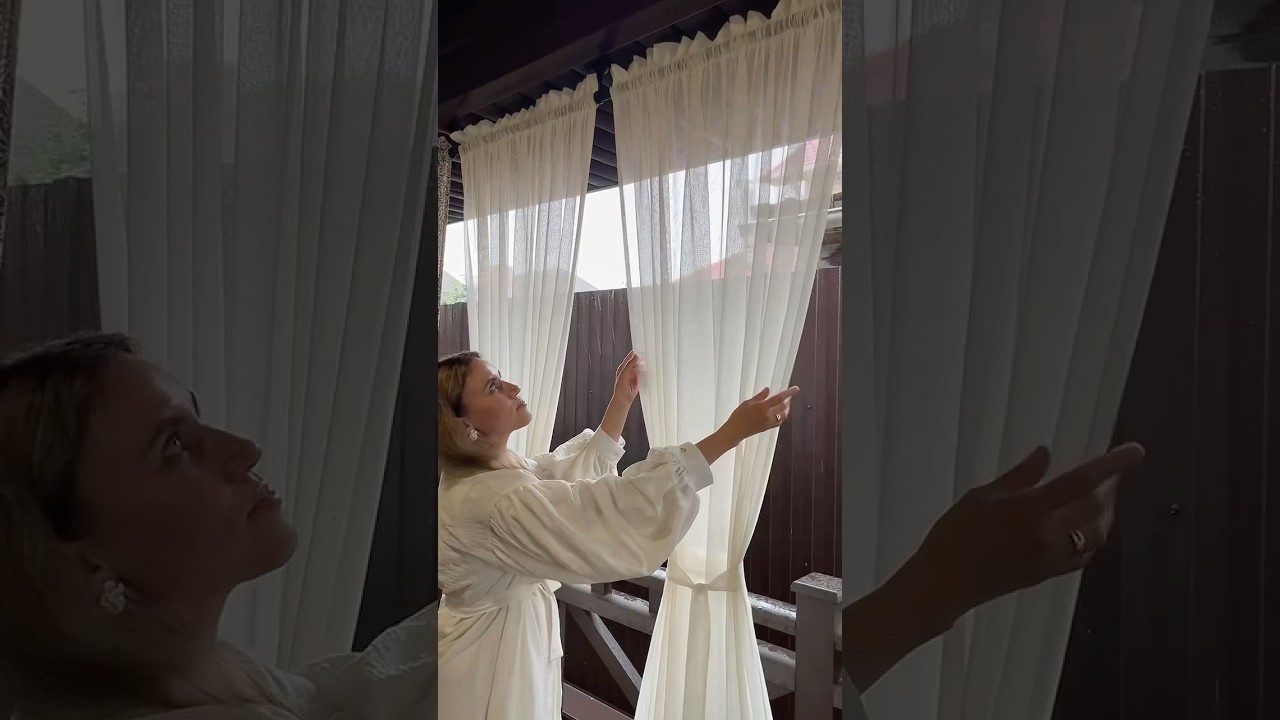 Текстильное оформление веранды: шторы и подушки 