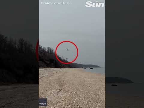 Plane makes emergency crash lading on Long Island beach #shorts ✈️