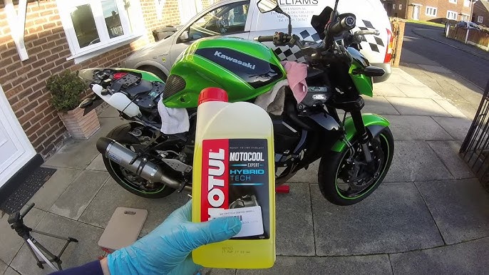 Oil & filter change Kawasaki Z750R 