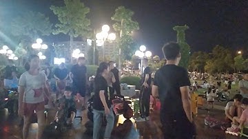 Công viên Nguyễn Văn Cừ. Ngày nghỉ đông như kiến.