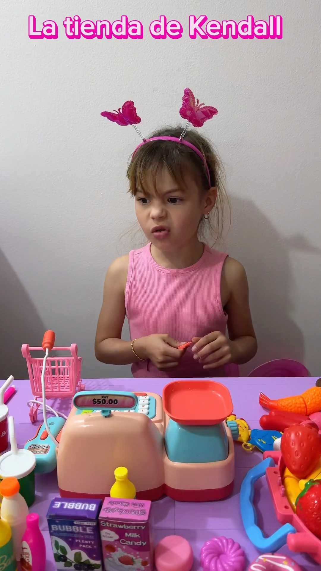 El vecino quiere todo fiado LA TIENDA DE KENDALL #humor #cosasdefamilia #comedia #humorfamiliar #fu