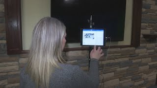 Paleontologist teaching lessons online for kids