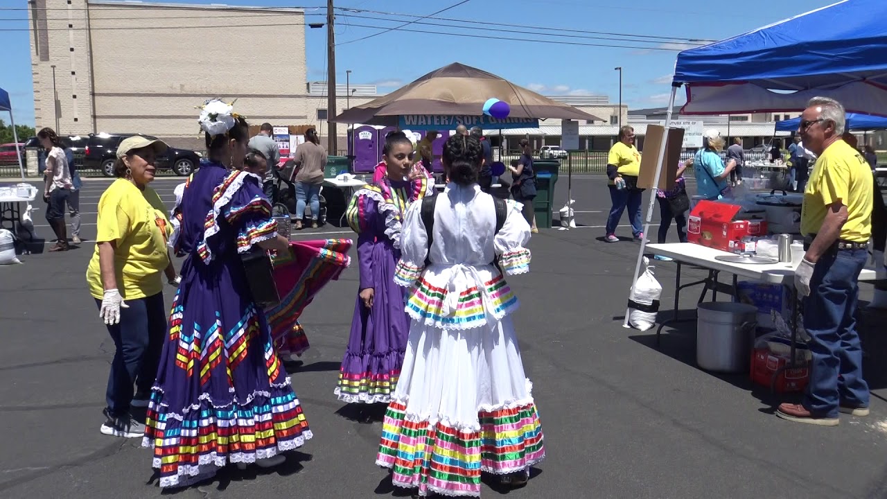 De Colores played by the MECATX ballet folklorico strolling musicians