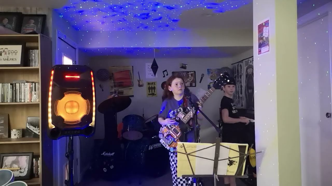 Isaak and the Holy Guitar - Live from The Basement - Encore