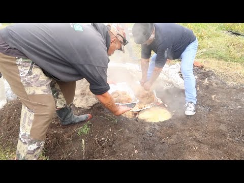 Cooking a Traditional Māori Hāngi  For Xmas With Tame Iti