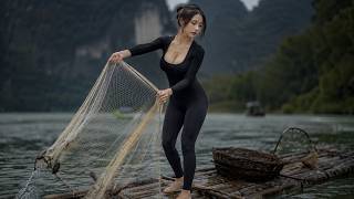 Young Woman Survives Alone in the Deep Forest | Fishing on a Bamboo Raft - Mega Bushcraft