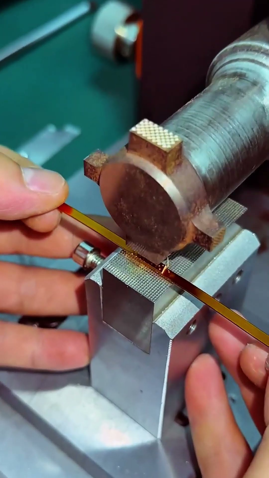 Ultrasonic welding process of copper bar- Good tools and machinery make work easy