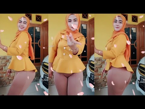 tiktok hijab  celana ketat pamer belahan garis tembem#ketat#tiktokcelanaketat#tiktok