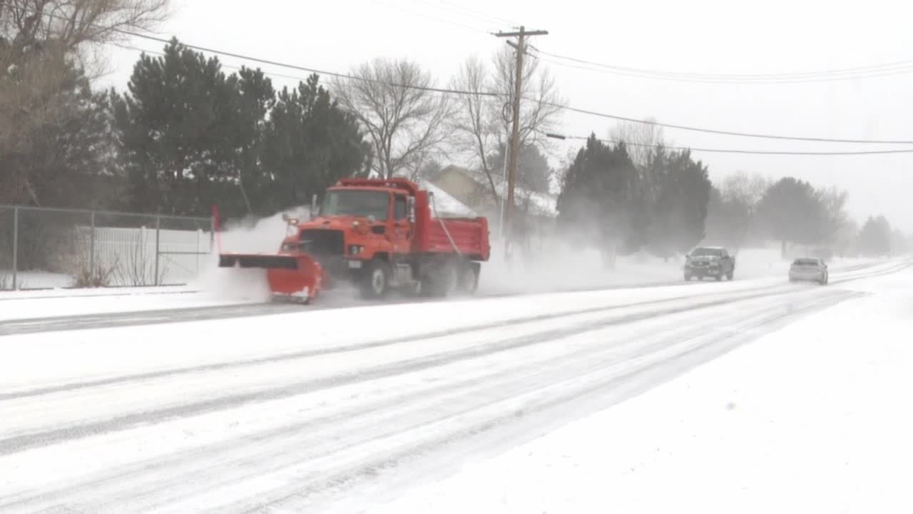 Billings snowplow drivers always ready for unpredictable weather - YouTube
