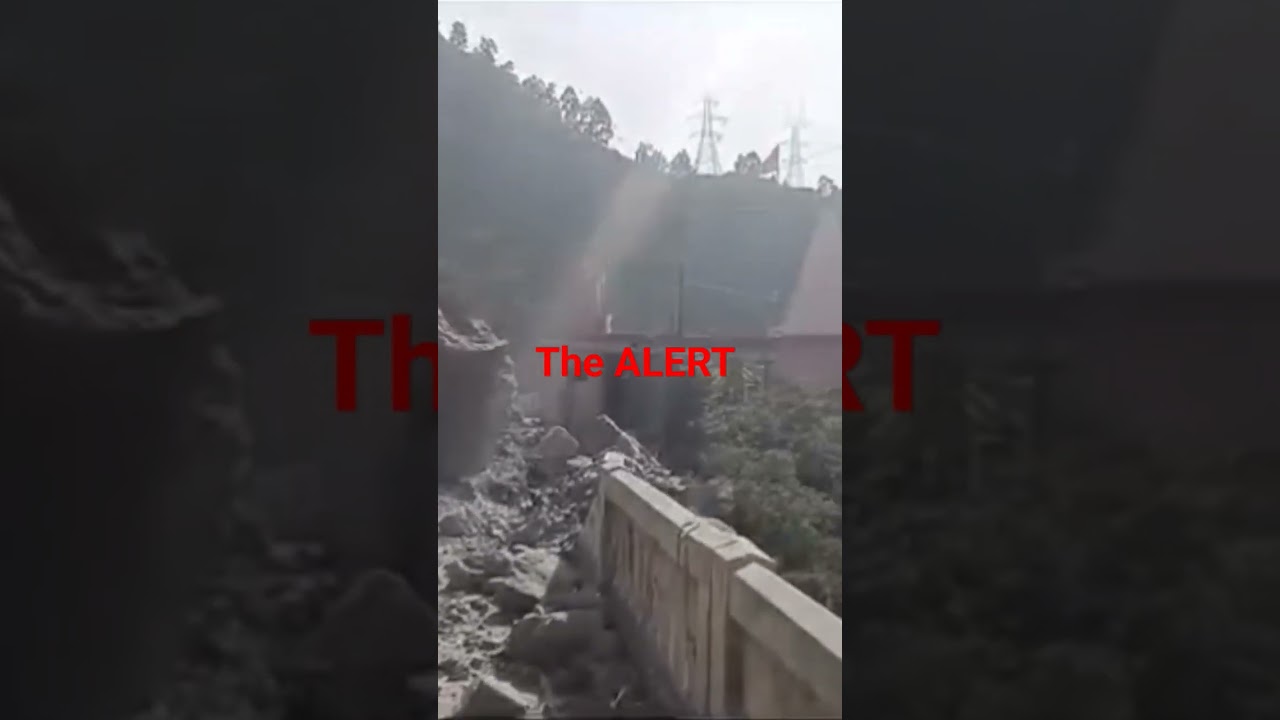 Jammu Srinagar NH-44 blocked at khoninallah due to fresh landslide