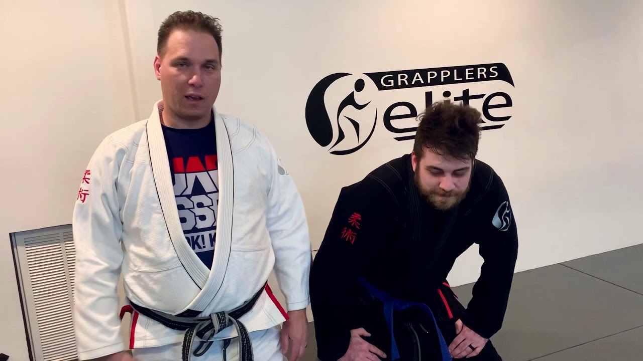 Setting up the Triangle Choke from Guard - YouTube