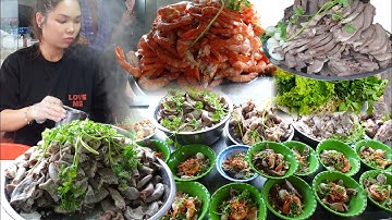 Mê tít hủ tiếu nam vang phèo non khách đông ngợp nước lèo sôi sùng sục tủ topping ê hề