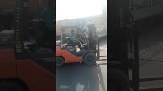 Forklift 🇦🇪 #forklift #loader #toyota #operator #dubai #vlog #road #uae #driving #viral #shorts #wow