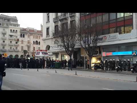 Thestival.gr ΠΑΟΚ Συνθήματα μπροστά στα γραφεία του ΣΥΡΙΖΑ