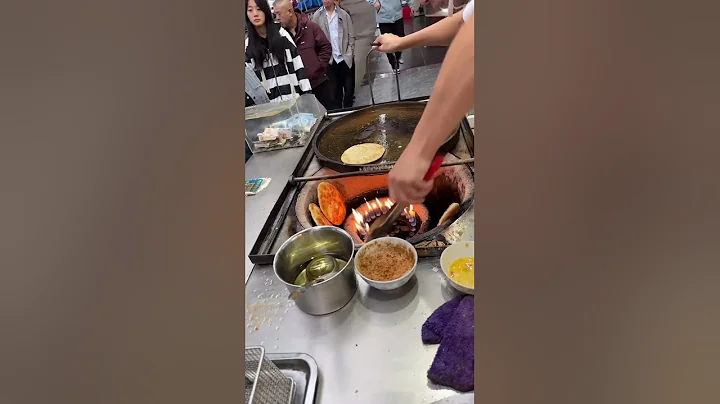 The process of making egg - filled pancakes and making money from selling them