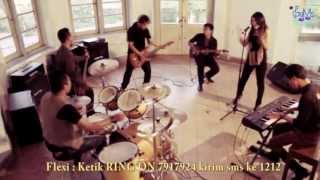 Vevila-Detik Menit Bersamamu Official Video Clip