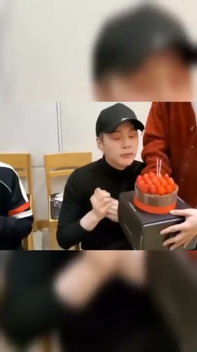 Perbedaan surprise birthday party seokjin dan suga😂 #jinbts #sugabts #btsshorts #btsfunny #nabongie