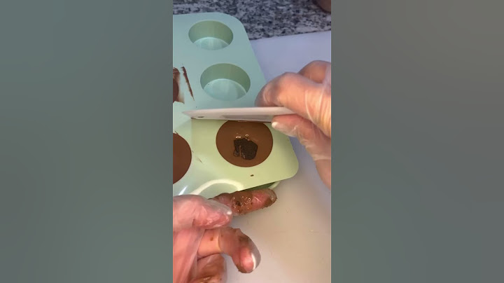 Are you tired of cake pops? I was too! The CakePuck molds make chocolate covered easier! #bentycakes