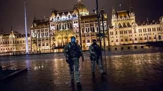 Fegyveres járőrök őrzik esténként a szellemvárossá vált Budapestet