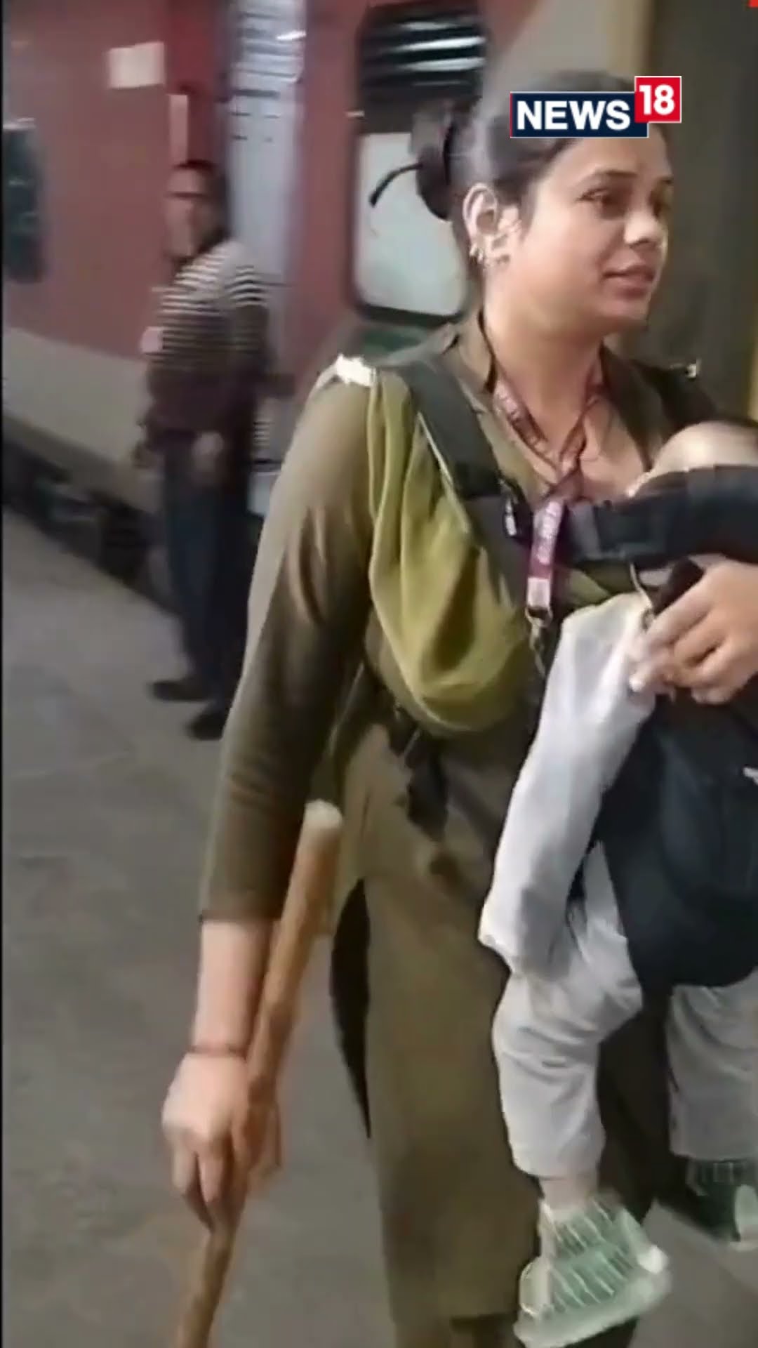 Balancing Duty And Care, A Woman Police Officer Ensures Safety While Keeping Her Child Close N18S