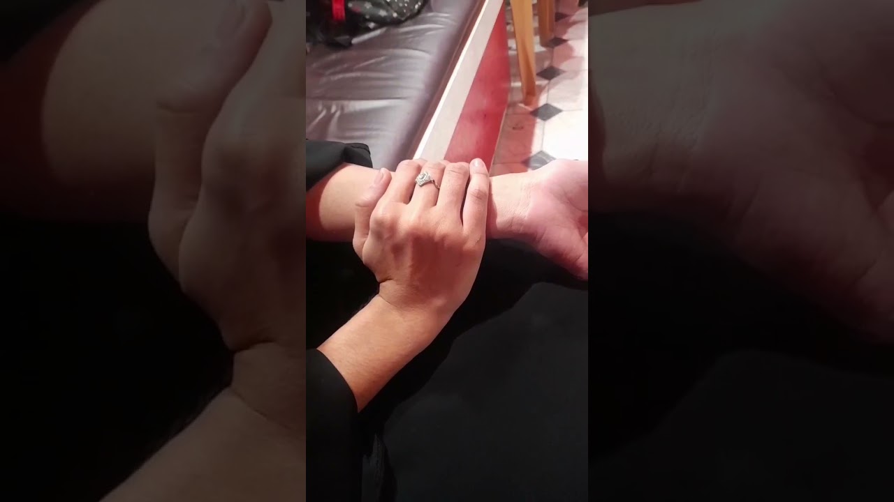 glam eye look on hand glameye