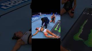 Alexa Gro, Maycee Barberı Ilk Rauntta Hem Nakavt Ederek Hem De Pes Ettirerek Saf Dışı Bıraktı.