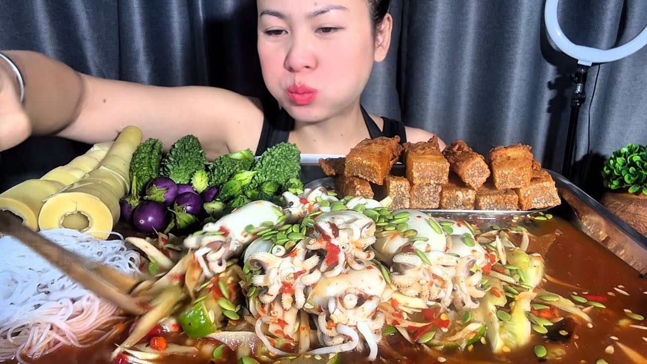 Thaifood ASMR ตำแตงใส่ปลาหมึก สามชั้นทอดน้ำปลา Cucumber Salad bitter melon MUKBANG show