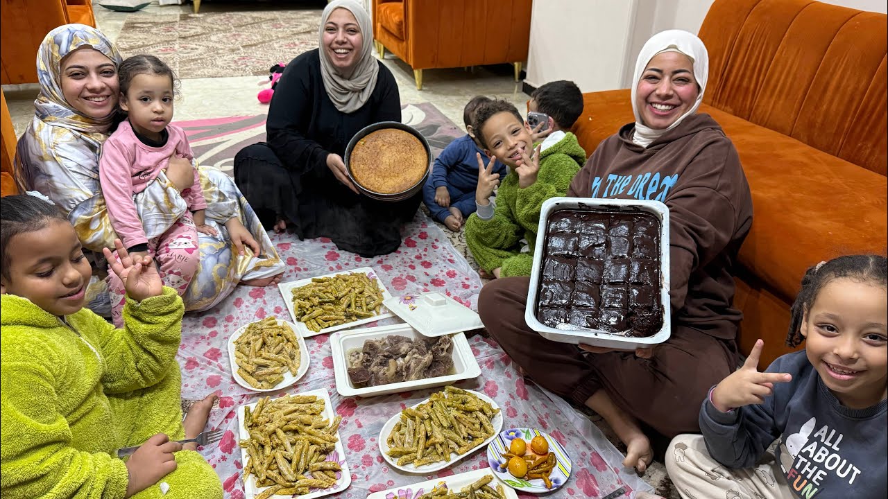 عزومه جمعت العيله💃 فكرتهم بيساعدوها وطلعت عملت العزومه لوحدها 🥹