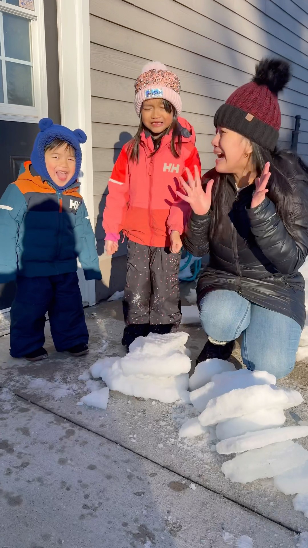 Baby brother pranks sister breaks snow ??????❤️