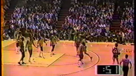 1985: Magic Johnson vs. Larry Bird - DayDayNews