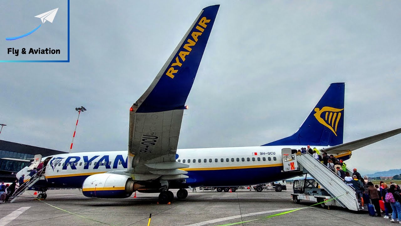 TRIP REPORT | Huge airport! ツ| RYANAIR | Boeing 737-8AS | Milan-Bergamo to Bari