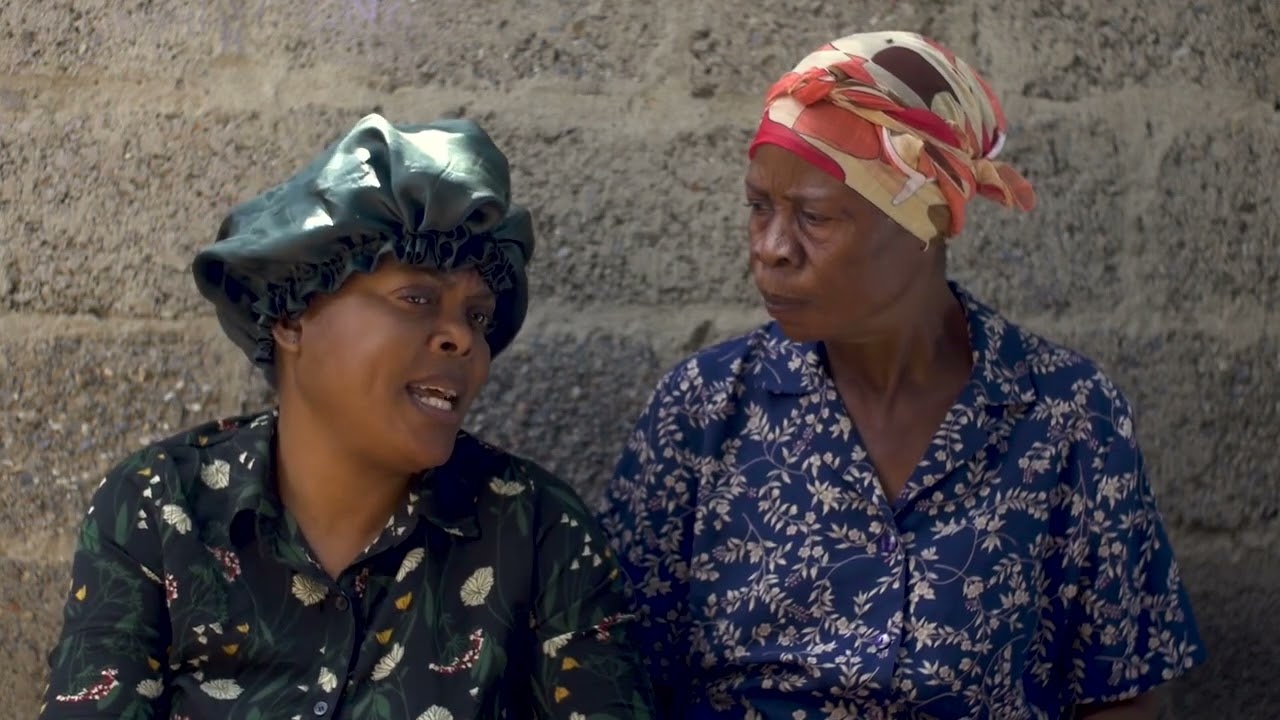 Shi mumbi has a present for ba mumbi 🇿🇲