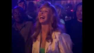 Famous Valerie Cherish (Lisa Kudrow) dancing at rock concert! The Comeback Net Worth
